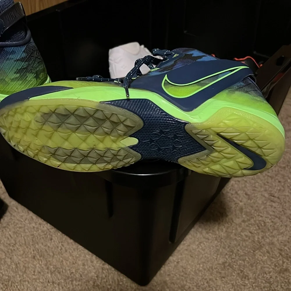 Nike Seahawk colors, football shoes great condition ready to go to that Seahawk - Picture 6 of 6